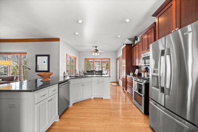 4704 W Xavier DRIVE, Franklin, WI 53132