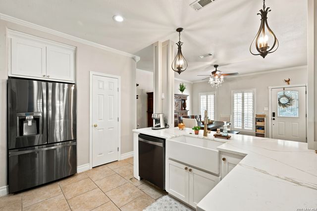 117 Whitewing, Floresville, TX 78114