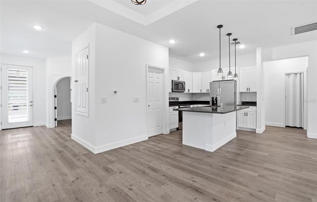 1535 13TH STREET S, St Petersburg, FL 33705