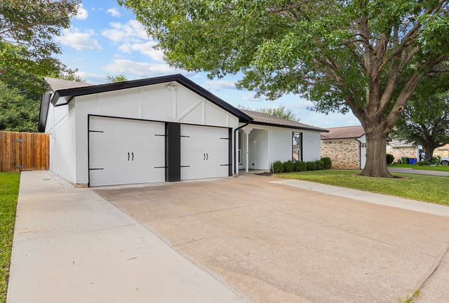 6425 Grasshopper Drive, Watauga, TX 76148