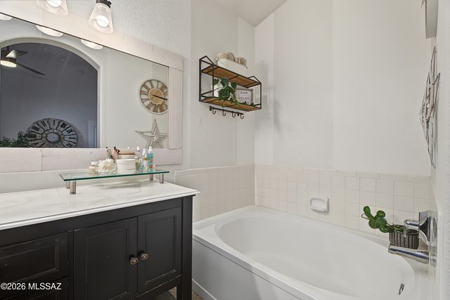 3718 W Sundial Place, Tucson, AZ 85742