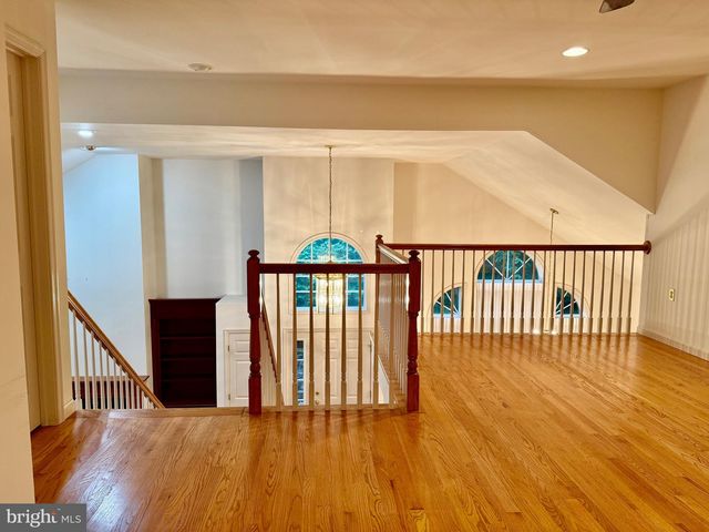 39 ROUND RIDGE RD, Mechanicsburg, PA 17055