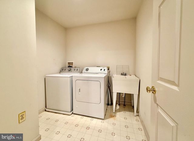39 ROUND RIDGE RD, Mechanicsburg, PA 17055