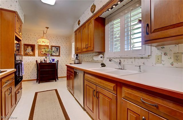 5265 Evergreen Drive, North Olmsted, OH 44070