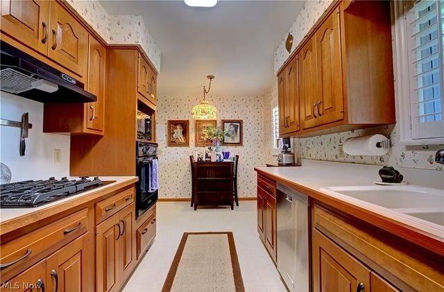 5265 Evergreen Drive, North Olmsted, OH 44070