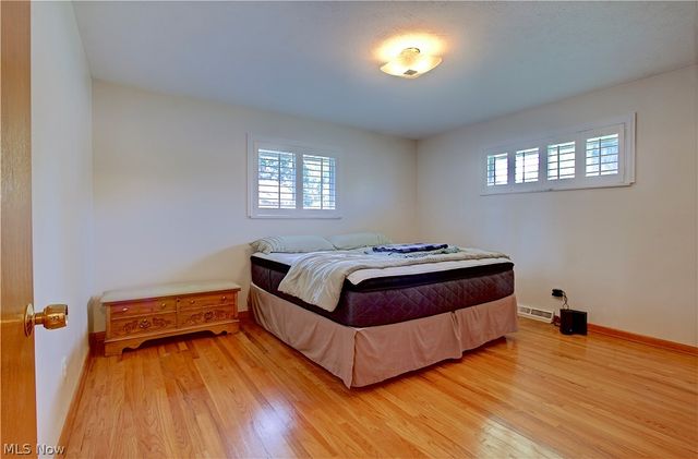 5265 Evergreen Drive, North Olmsted, OH 44070