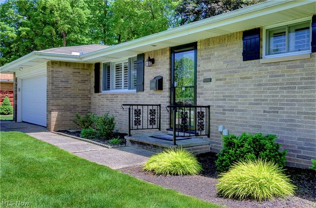 5265 Evergreen Drive, North Olmsted, OH 44070