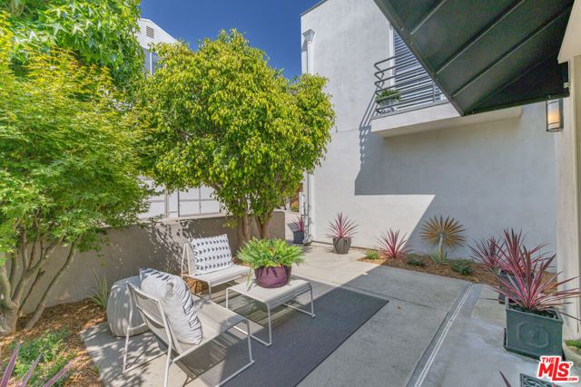2348 Ewing Street, Los Angeles, CA 90039