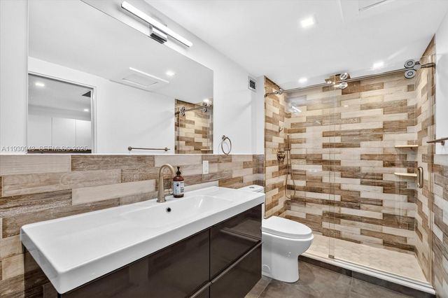 2301 Collins Ave 714, Miami Beach, FL 33139