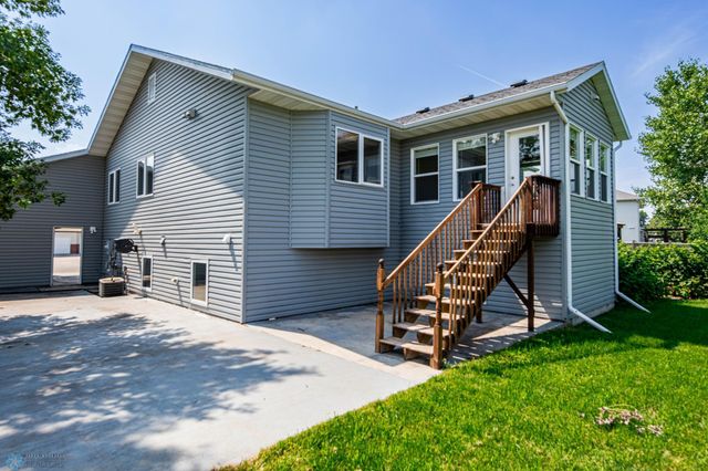 232 15th Avenue W, West Fargo, ND 58078