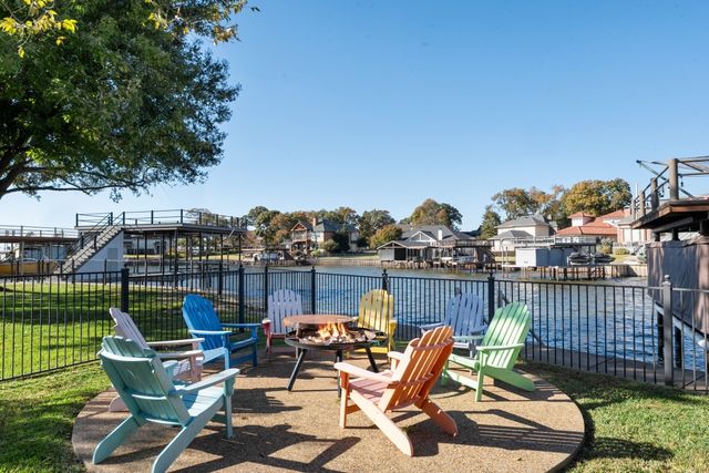 214 Hide A Way Drive, Mabank, TX 75156