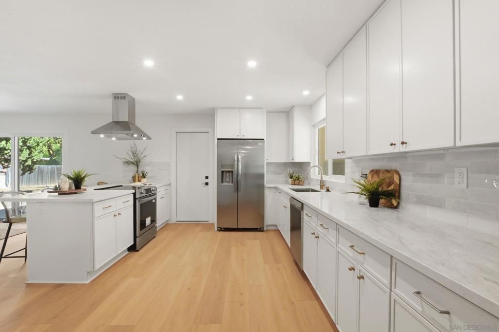 Image 12 of property listing at 646 Barsby St, Vista, CA 92084