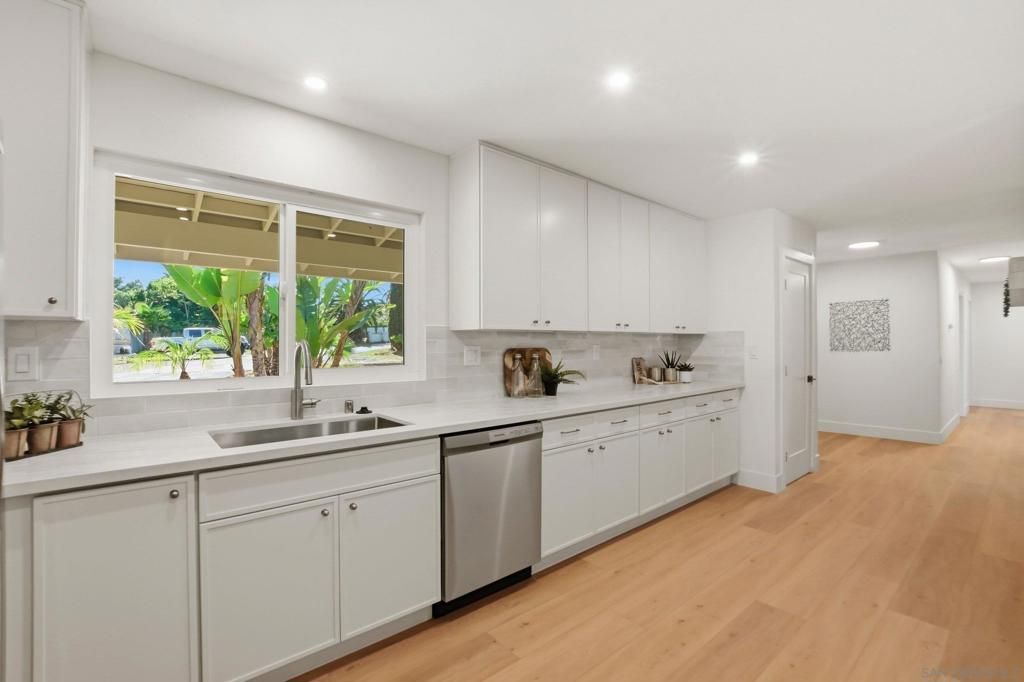 Image 17 of property listing at 646 Barsby St, Vista, CA 92084