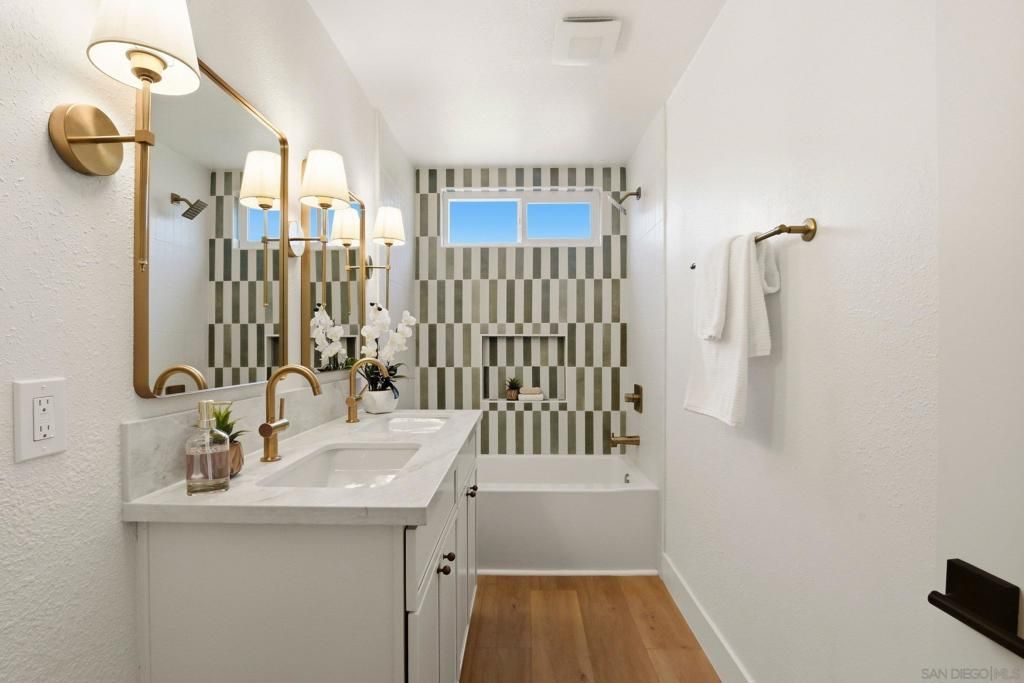 Image 33 of property listing at 646 Barsby St, Vista, CA 92084