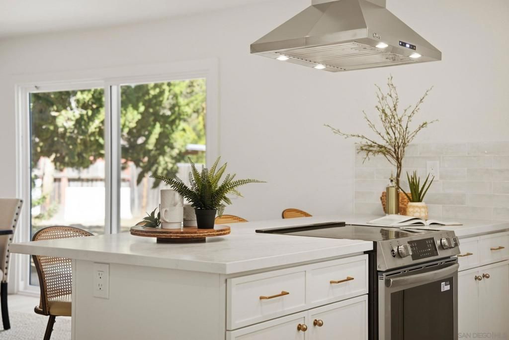 Image 39 of property listing at 646 Barsby St, Vista, CA 92084