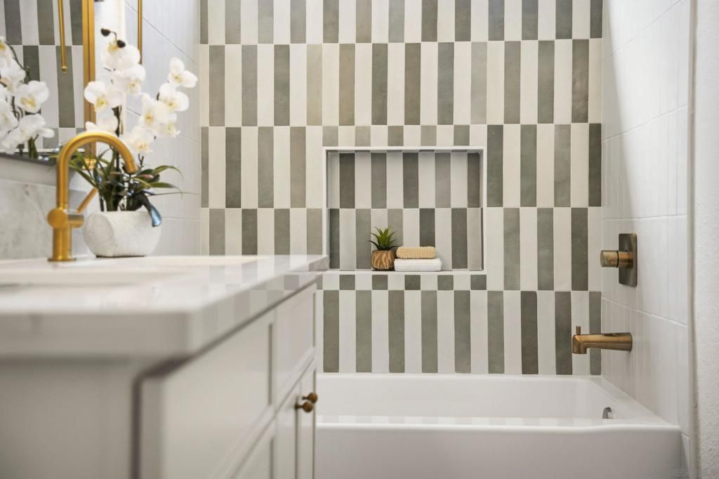 Image 44 of property listing at 646 Barsby St, Vista, CA 92084