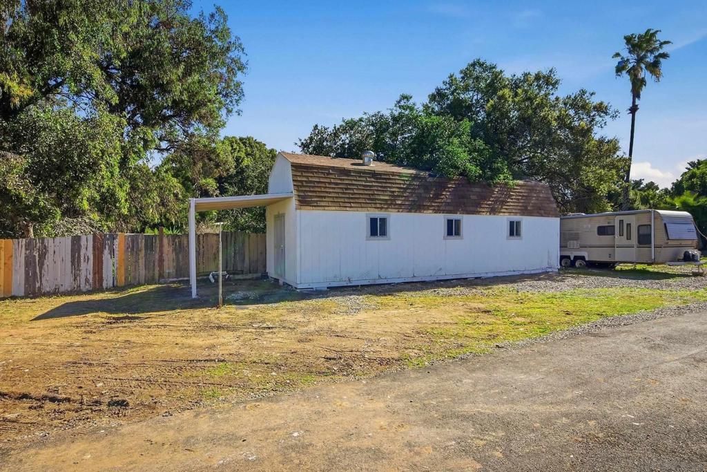 Image 9 of property listing at 646 Barsby St, Vista, CA 92084