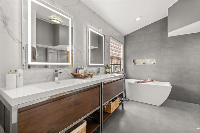 618 VIA MILANO, Apopka, FL 32712