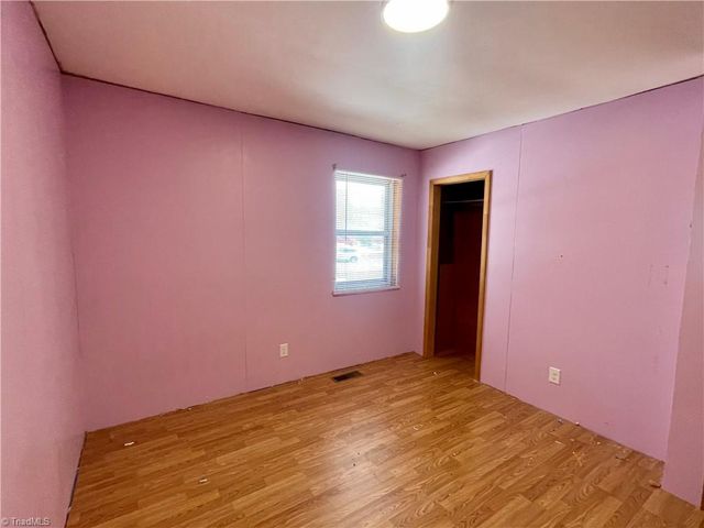 217 Lakeview Drive E, Thomasville, NC 27360