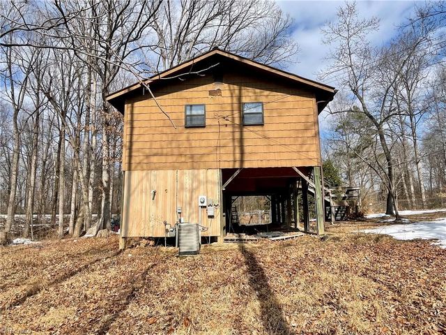 217 Lakeview Drive E, Thomasville, NC 27360