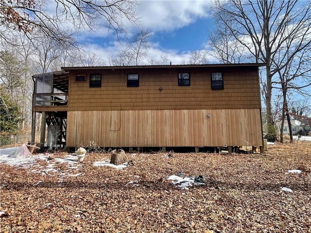 217 Lakeview Drive E, Thomasville, NC 27360