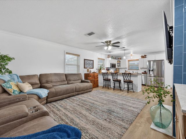 117 Horseshoe Lake Drive W, Huntsville, TX 77320