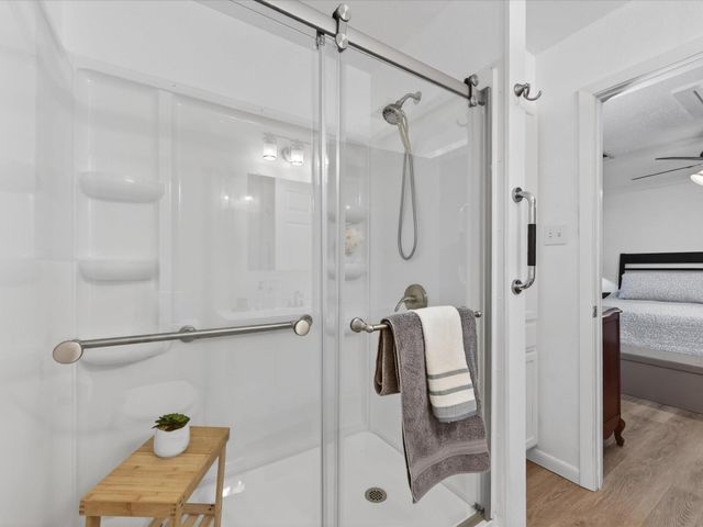 117 Horseshoe Lake Drive W, Huntsville, TX 77320