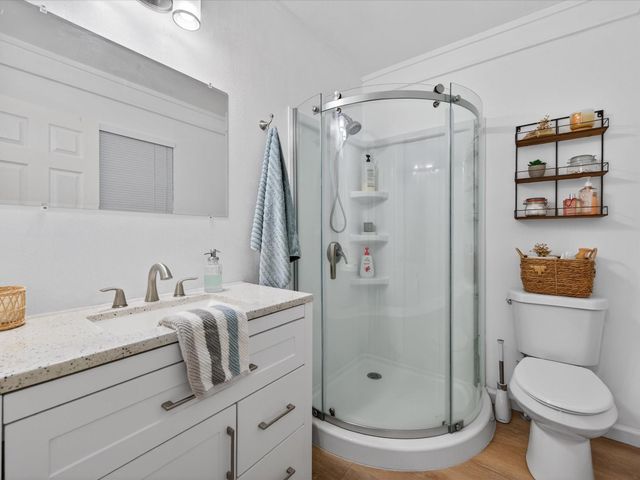 117 Horseshoe Lake Drive W, Huntsville, TX 77320