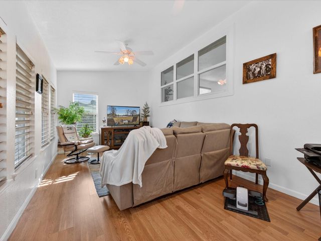 117 Horseshoe Lake Drive W, Huntsville, TX 77320