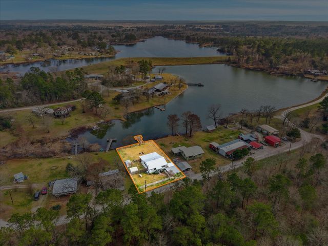 117 Horseshoe Lake Drive W, Huntsville, TX 77320