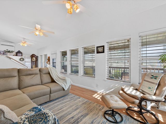 117 Horseshoe Lake Drive W, Huntsville, TX 77320