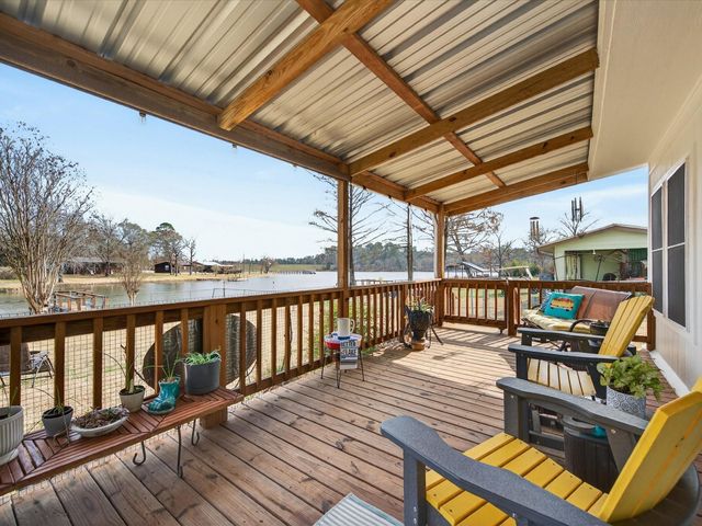 117 Horseshoe Lake Drive W, Huntsville, TX 77320