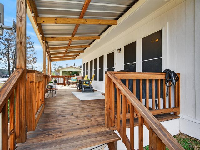 117 Horseshoe Lake Drive W, Huntsville, TX 77320