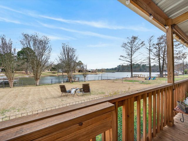 117 Horseshoe Lake Drive W, Huntsville, TX 77320