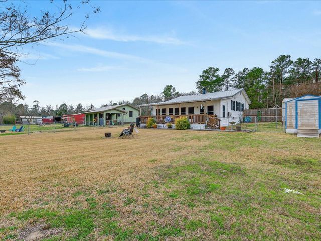 117 Horseshoe Lake Drive W, Huntsville, TX 77320