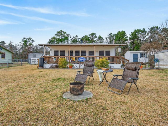 117 Horseshoe Lake Drive W, Huntsville, TX 77320