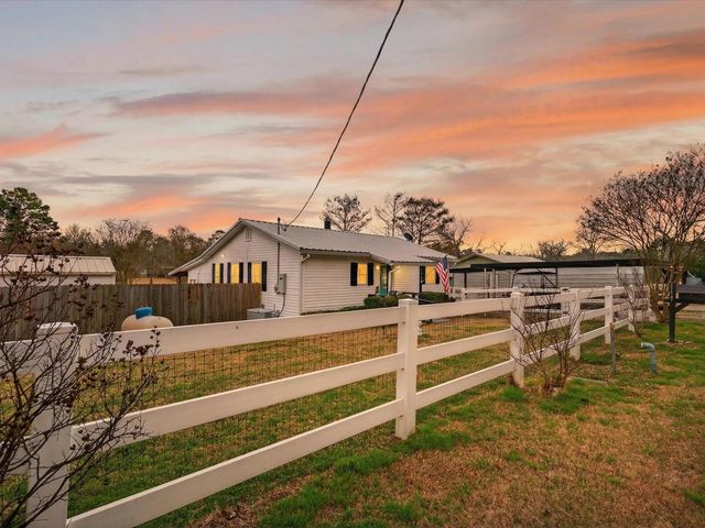 117 Horseshoe Lake Drive W, Huntsville, TX 77320