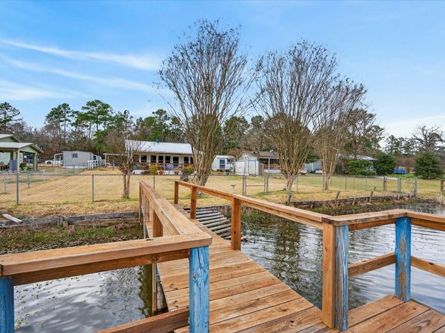 117 Horseshoe Lake Drive W, Huntsville, TX 77320