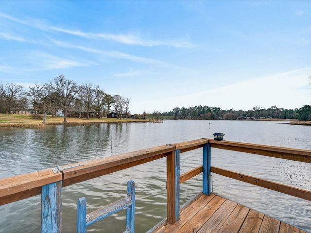 117 Horseshoe Lake Drive W, Huntsville, TX 77320