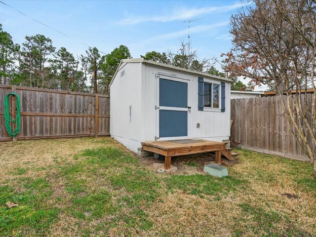 117 Horseshoe Lake Drive W, Huntsville, TX 77320