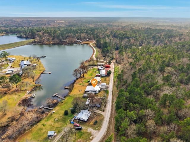117 Horseshoe Lake Drive W, Huntsville, TX 77320