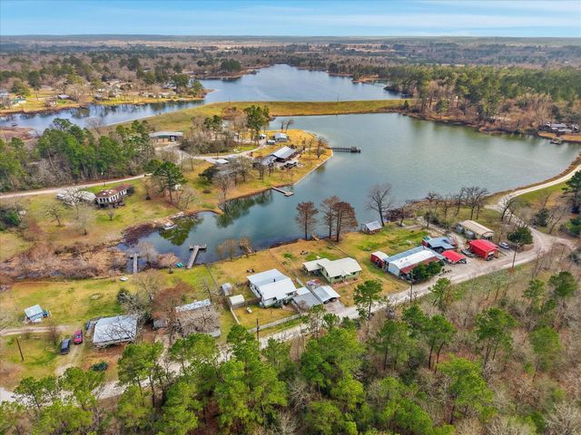 117 Horseshoe Lake Drive W, Huntsville, TX 77320
