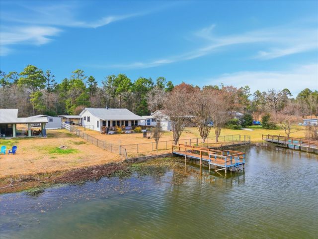 117 Horseshoe Lake Drive W, Huntsville, TX 77320