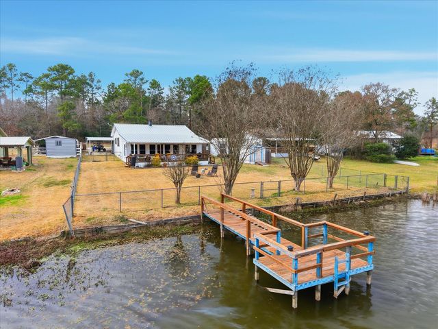 117 Horseshoe Lake Drive W, Huntsville, TX 77320