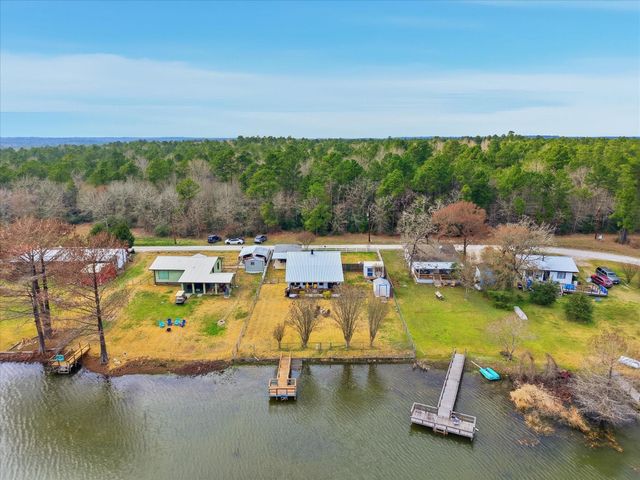 117 Horseshoe Lake Drive W, Huntsville, TX 77320