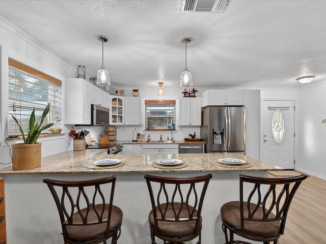 117 Horseshoe Lake Drive W, Huntsville, TX 77320