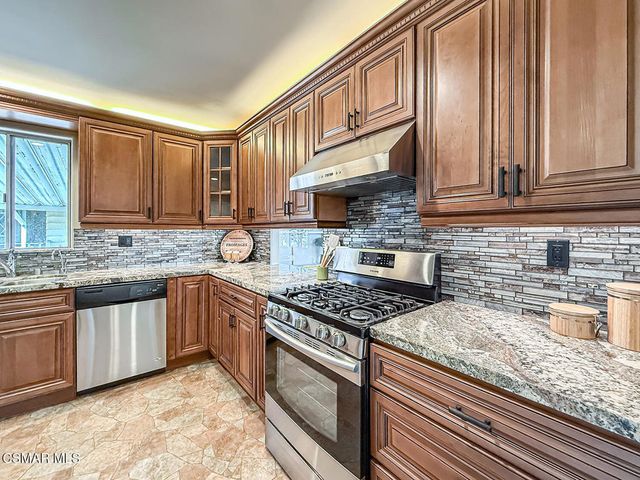 40 La Encina, Newbury Park, CA 91320