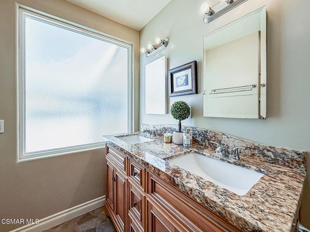 40 La Encina, Newbury Park, CA 91320