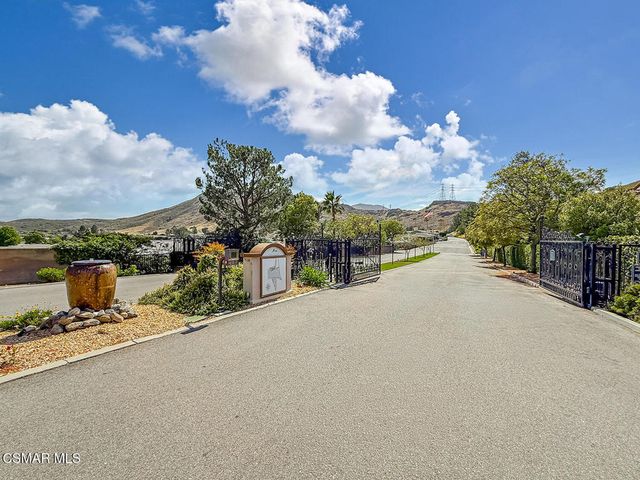 40 La Encina, Newbury Park, CA 91320