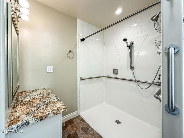 40 La Encina, Newbury Park, CA 91320